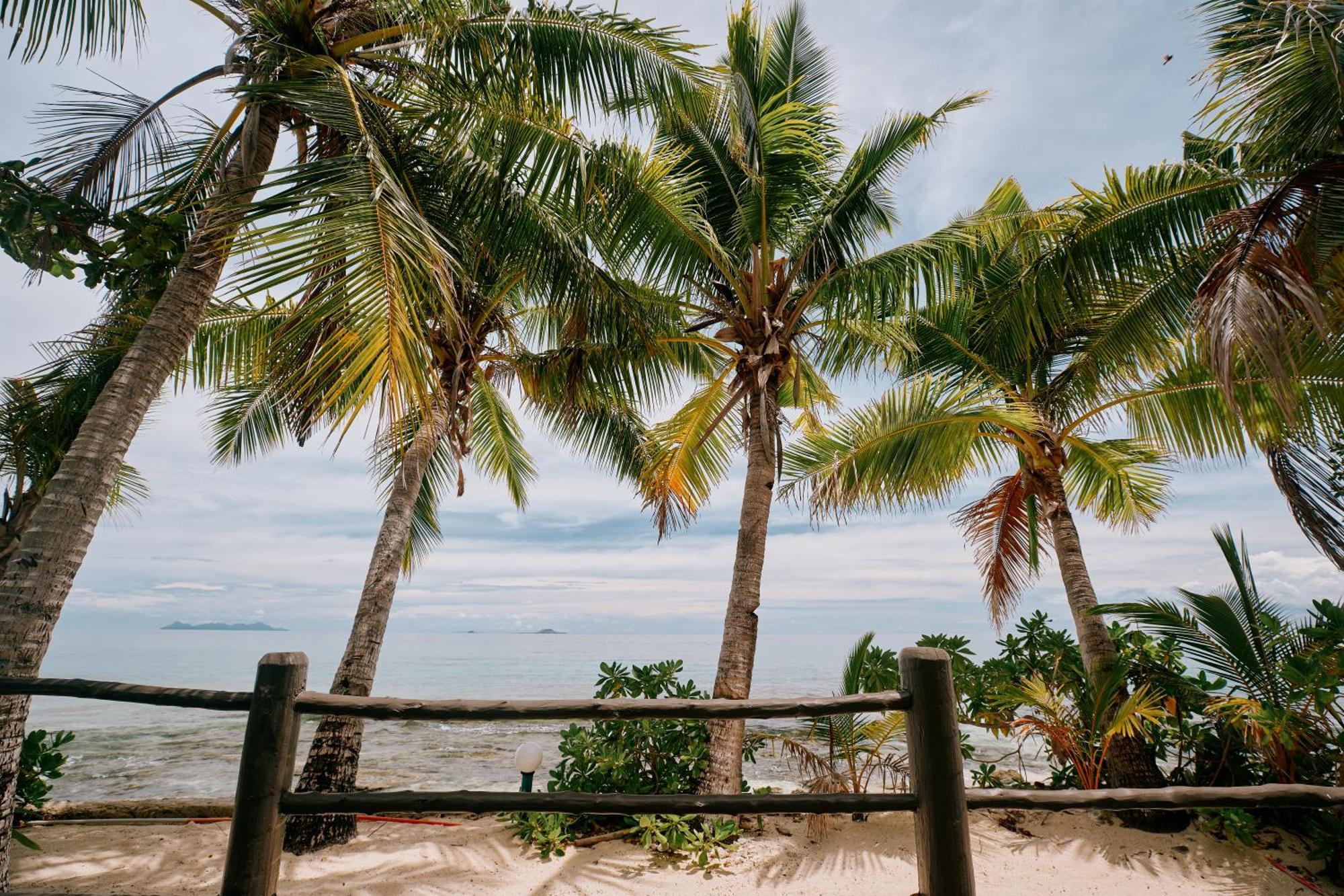 Beachcomber Island Resort Buitenkant foto